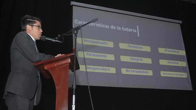 Docentes santiaguinos se capacitan en taller de inducción 2024-I
