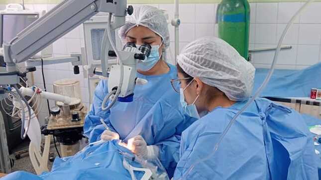 Equipo médico del Minsa realiza cirugías de catarata y tamizaje ocular para pobladores de Yunguyo en Puno