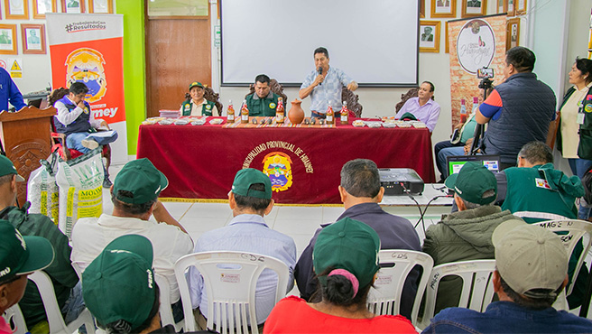 Apertura Alcalde el II Festival Gastronómico del Maíz Morado, Choclo de Cancha y Maíz de la Chicha Huarmeyana. 