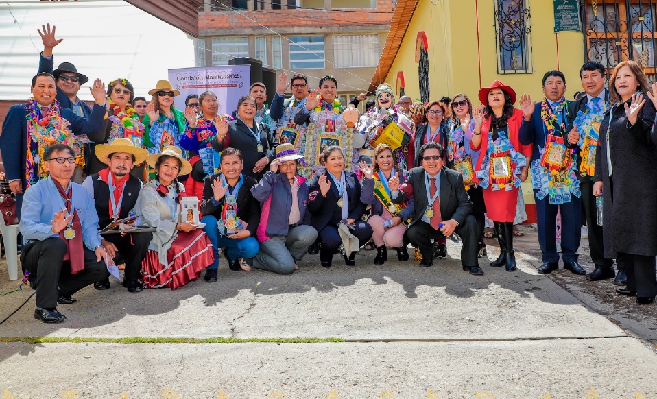 En medio de algarabía y expresiones costumbristas, alcalde de Puno Javier Ponce inaugura Feria de Alasitas 2024