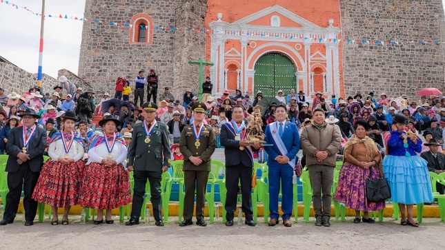 Alcalde y regidores presentes en los 170 años de creación política de 9 distritos de Puno con reconocimientos y festividades
