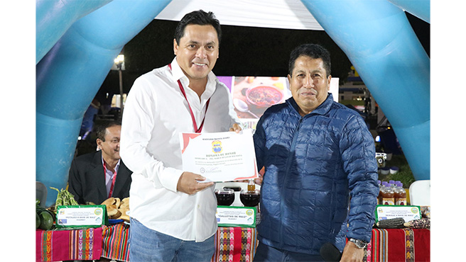 Alcalde Cavino Cautivo Grasa, inauguró el “II Festival gastronómico del maíz morado, choclo de cancha y maíz de la chicha huarmeyana”.
