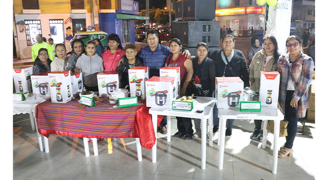 Alcalde Cavino Cautivo Grasa, inauguró el “II Festival gastronómico del maíz morado, choclo de cancha y maíz de la chicha huarmeyana”.