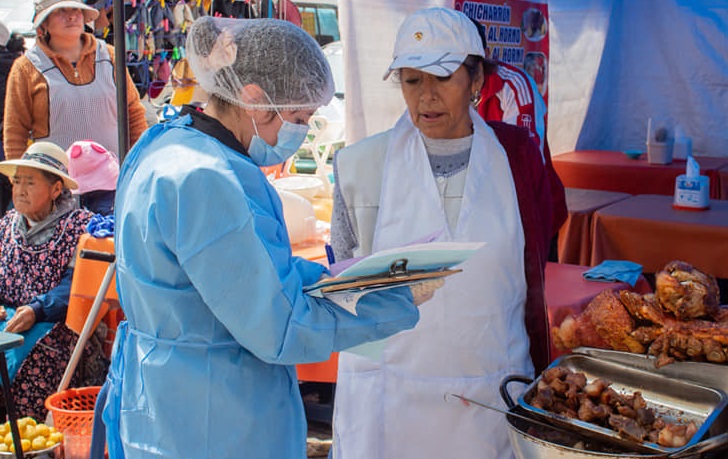 Fiscalización en Feria de Alasitas 2024 para salvaguardar la salud pública