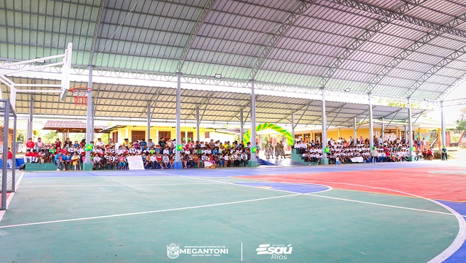 Municipalidad de Megantoni entrega losa deportiva renovada en Timpia