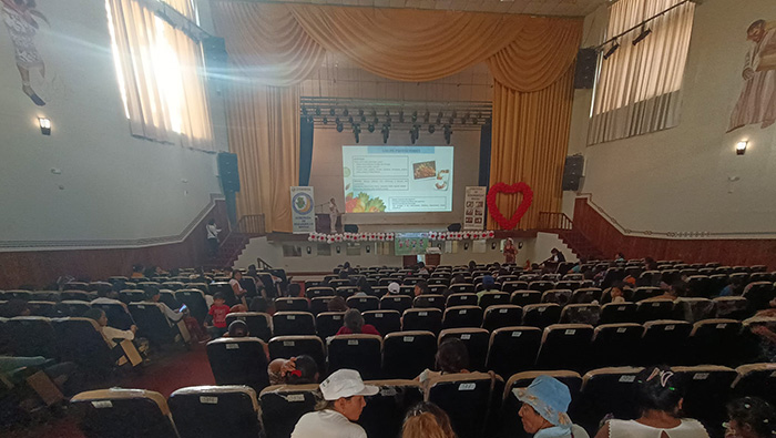 Taller de capacitación de alimentación saludable para los beneficiarios del programa Vaso de Leche