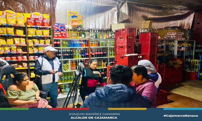 📌La Municipalidad Provincial de Cajamarca, a través de la subgerencia de Comercialización y Licencias, en coordinación con personal técnico de la subgerencia de Gestión del Riesgos y Desastres (Defensa Civil), ha llevado a cabo un operativo de fiscalización en el Minimarket “El Gato”, ubicado en el Jr. Marañon #870 siendo clausurado por ampliar el giro del establecimiento, no contar con certificado ITSE y no respetar las normas de urbanismo y zonificación.
🤝La Municipalidad Provincial de Cajamarca reafirma su compromiso con el cumplimiento de las normativas municipales y continuará realizando operativos de fiscalización para garantizar el orden y la seguridad en los establecimientos comerciales en toda la ciudad.