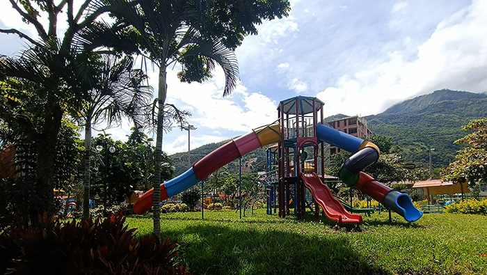 Visita informativa al parque infantil, actualización sobre la situación actual de la obra