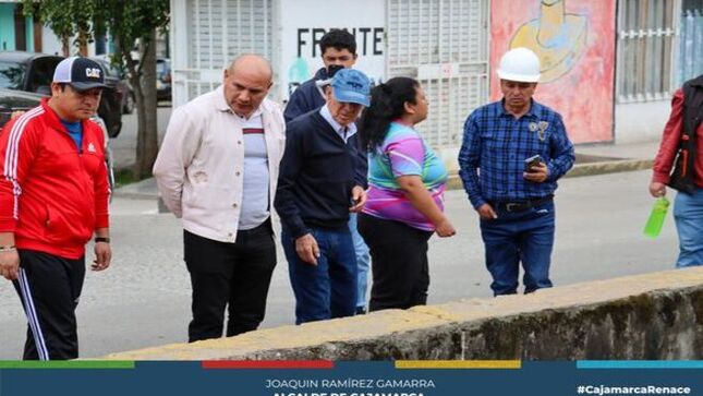 📌El alcalde provincial, Joaquin Ramírez Gamarra, supervisó los trabajos de mantenimiento preventivo que viene realizando el nuevo Pool de Maquinaria Pesada en el cauce de la quebrada Calispuquio Tramo 2  con la finalidad de evitar posibles desbordes por rebalse del caudal producto de las constantes lluvias presentadas en la provincia.
✅Exhortamos a los vecinos a no arrojar basura o desmonte en nuestros ríos y quebradas que puedan perjudicar a nuestros vecinos.