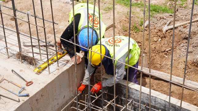 Continuan los trabajos para hacer realidad muy pronto, la culminación de la pavimentación de Jr. Libertadores, obra que viene siendo ejecutada gracias a la gestión y al esfuerzo de nuestro Alcalde Ing. Franklin Rosales Cóndor y regidores. 
Huancán esta cambiando, y las mejoras en nuestro Distrito son notables. Lema que cada vez se hace más visible ante la mirada de nuestra población Huancansina.  
Trabajemos unidos por un Huancán limpio, seguro y con calidad de vida.
Ing. Franklin Rosales Cóndor - Alcalde
