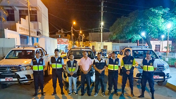 Cumpliendo con las actividades programadas se realizó en el primer patrullaje Sin Frontera en el distrito de Pacarán, en donde se tiene como objetivo de actuar contra la delincuencia en los límites fronterizos de ambas jurisdicciones.  
Ambos responsables de la Subgerencia de Seguridad Ciudadana, Transporte y Seguridad Vial participaron con las unidades vehiculares y se dispuso el patrullaje en los sectores 1 y 2 del distrito de Pacarán. En ese sentido se viene programando en los próximos días para efectuar patrullaje en la jurisdicción de la Capital Turística y Cultural de la Provincia de Cañete. 

#EnGestionChavelonEsLaSolucion

𝑺𝒆 𝒂𝒈𝒓𝒂𝒅𝒆𝒄𝒆 𝒔𝒖 𝒅𝒊𝒇𝒖𝒔𝒊𝒐́𝒏 / 𝑼𝒏𝒊𝒅𝒂𝒅 𝒅𝒆 𝑰𝒎𝒂𝒈𝒆𝒏 𝑰𝒏𝒔𝒕𝒊𝒕𝒖𝒄𝒊𝒐𝒏𝒂𝒍