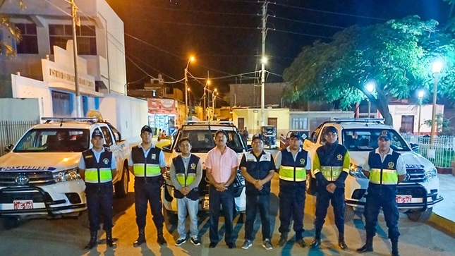Cumpliendo con las actividades programadas se realizó en el primer patrullaje Sin Frontera en el distrito de Pacarán, en donde se tiene como objetivo de actuar contra la delincuencia en los límites fronterizos de ambas jurisdicciones.  
Ambos responsables de la Subgerencia de Seguridad Ciudadana, Transporte y Seguridad Vial participaron con las unidades vehiculares y se dispuso el patrullaje en los sectores 1 y 2 del distrito de Pacarán. En ese sentido se viene programando en los próximos días para efectuar patrullaje en la jurisdicción de la Capital Turística y Cultural de la Provincia de Cañete. 

#EnGestionChavelonEsLaSolucion

𝑺𝒆 𝒂𝒈𝒓𝒂𝒅𝒆𝒄𝒆 𝒔𝒖 𝒅𝒊𝒇𝒖𝒔𝒊𝒐́𝒏 / 𝑼𝒏𝒊𝒅𝒂𝒅 𝒅𝒆 𝑰𝒎𝒂𝒈𝒆𝒏 𝑰𝒏𝒔𝒕𝒊𝒕𝒖𝒄𝒊𝒐𝒏𝒂𝒍