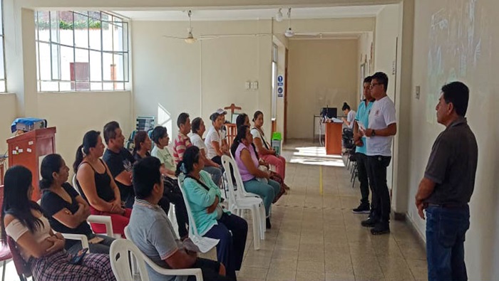 La Municipalidad Distrital de Lunahuaná, a cargo de la Gerencia Municipal Arq. Guillermo Diaz Tesen, Gerencia de Desarrollo Económico Ing. Edinson Juan Yactaco Cuzcano, Subgerencia de Turismo Sr. Luis Zapata Sánchez, Lic. Jim Casas Quiroz, se contó con la presencia de la Asociación de Artesanos Runawanak – Lunahuaná.
Mediante la Ley N° 29073, Ley de artesano, promueve el desarrollo del mismo en sus diversas modalidades, integrándolos al desarrollo económico del País. De la misma forma, facilitar el acceso del artesano al financiamiento privado, mejorar sus condiciones de productividad y rentabilidad.
#EnGestionChavelonEsLaSolucion
𝑺𝒆 𝒂𝒈𝒓𝒂𝒅𝒆𝒄𝒆 𝒔𝒖 𝒅𝒊𝒇𝒖𝒔𝒊𝒐́𝒏 / 𝑼𝒏𝒊𝒅𝒂𝒅 𝒅𝒆 𝑰𝒎𝒂𝒈𝒆𝒏 𝑰𝒏𝒔𝒕𝒊𝒕𝒖𝒄𝒊𝒐𝒏𝒂𝒍