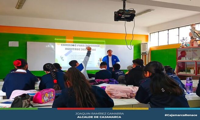 📌El departamento de psicología de la subgerencia de Salud, viene ejecutando el Programa de Habilidades Sociales, que consta de 6 sesiones, en la institución educativa Julio Ramón Ribeyro, del centro Poblado la Paccha, con los adolescentes de 2° de secundaria.
✅Las habilidades sociales son un conjunto de conductas que nos permiten interactuar y relacionarnos con los demás de manera efectiva y satisfactoria.
🤝Cabe señalar que de requerirse la atención especializada, por parte de algún miembro de la comunidad educativa, serán derivados al Centro Médico Municipal para poder acceder a su tratamiento psicoterapéutico.