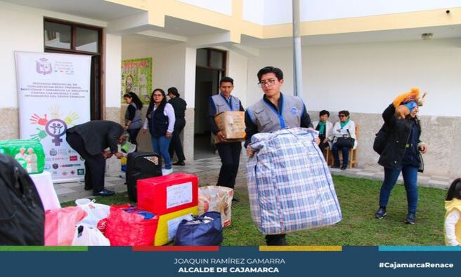 📌La instancia provincial de concertación como parte de sus actividades realizó el Programa "Caridad con Amor" entregando víveres, pañales, leche, ropa y juguetes a la Casa Hogar Santa Rita.
✅La coordinación de Renace Mujer y Familia de la Municipalidad Provincial de Cajamarca, llevo alegría a los niños y madres de familia de está institución con un show infantil y juegos.
🗣Yngrin Cajo, responsable de la casa hogar agradeció a la instancia provincial e indicó que se continúe trabajando en conjunto para el bienestar de las personas vulnerables.