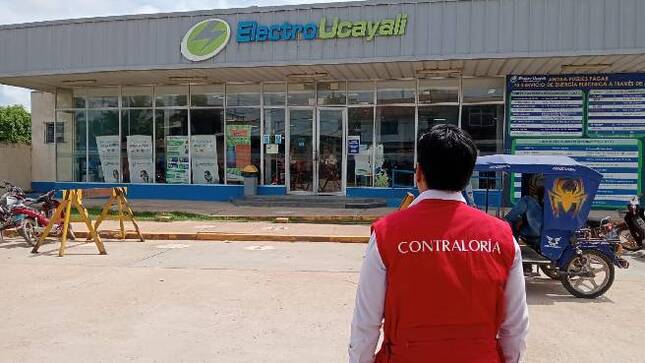 La Contraloría General alertó a la empresa concesionaria de electricidad de Ucayali S.A. – Electro Ucayali que a la fecha no ha aprobado el expediente de replanteo de obra para la ampliación de redes de distribución eléctrica III etapa del distrito de Campoverde, a pesar de haber transcurrido más de seis meses de su presentación por parte del contratista, esto ocasionaría que el proyecto no se culmine en el plazo establecido.