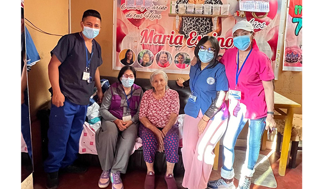 CIAM BRINDA ASISTENCIA SOCIAL A ADULTOS MAYORES DE LA PROVINCIA DE HUARMEY
¡Trabajando por el bienestar de la población!, la municipalidad provincial de Huarmey a través del Centro Integral de Atención al Adulto Mayor (CIAM), continúa realizando las visitas domiciliarias a nuestros adultos mayores, para verificar su estado de salud y brindarles la asistencia social correspondiente.
El personal del CIAM, a cargo de la Lic. Marlene Cuadros Cuellar, realizaron las atenciones en terapia física y rehabilitación, psicología, tópico y triaje, consejería Social a los beneficiarios de este programa social que la comuna huarmeyana brinda con el beneficio de seguir apoyando a las personas que más nos necesitan.
