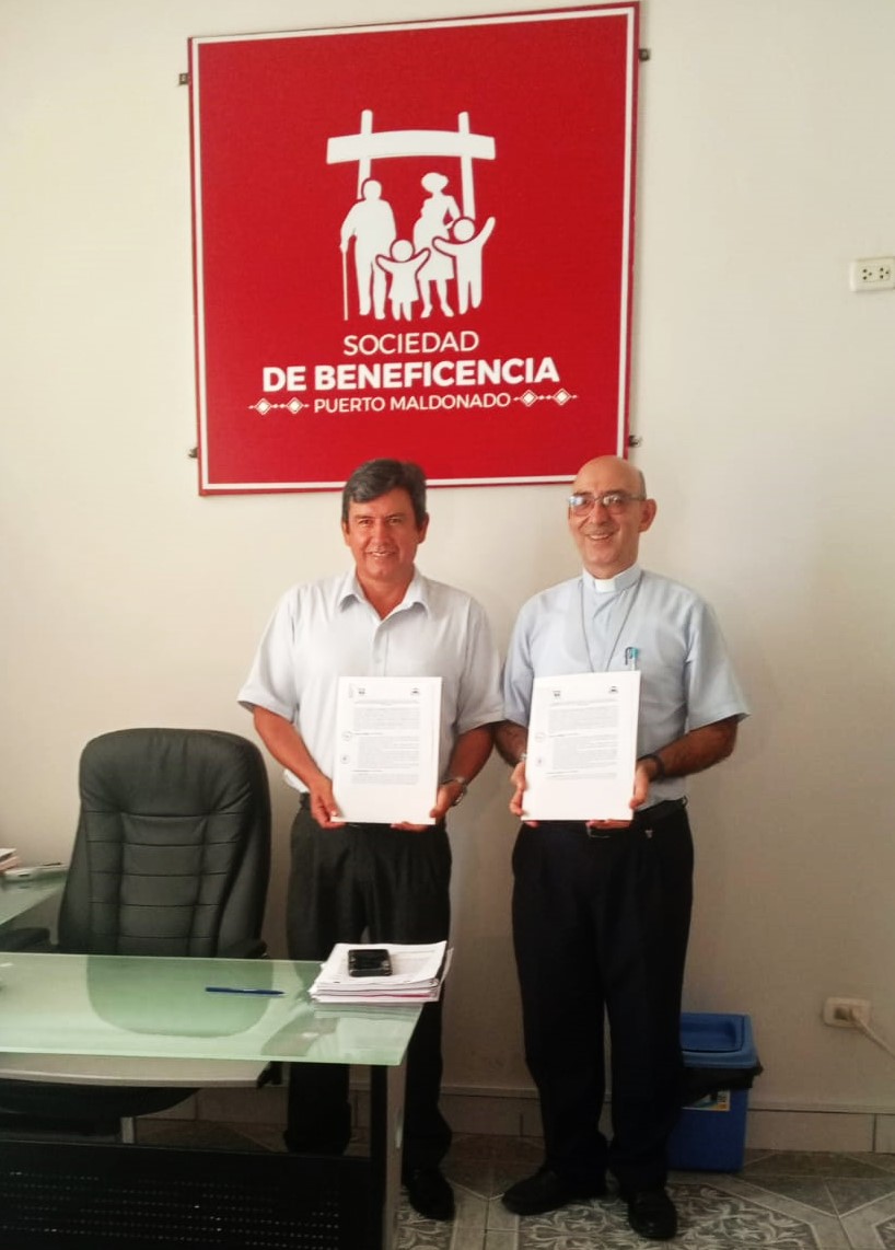 fotografia del gerente general y el vicariato apostolico de puerto maldonado