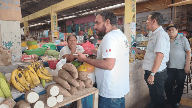 Funcionarios visitan mercados de la ciudad 