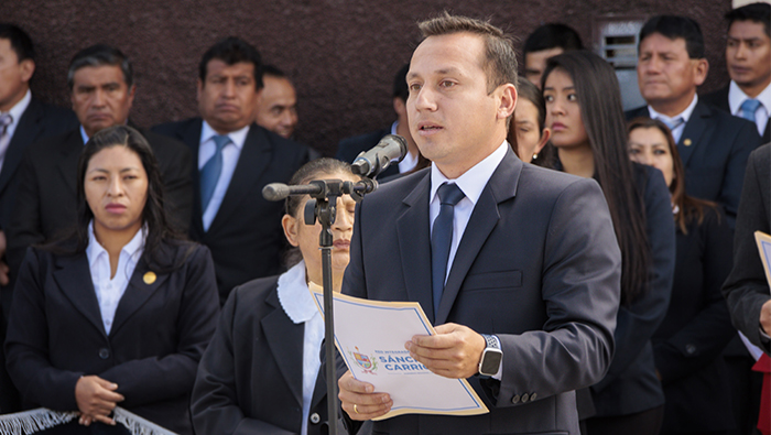 Imagen de la celebración del aniversario con la participación de los trabajdores de la red integrada de salud Sánchez Carrión.