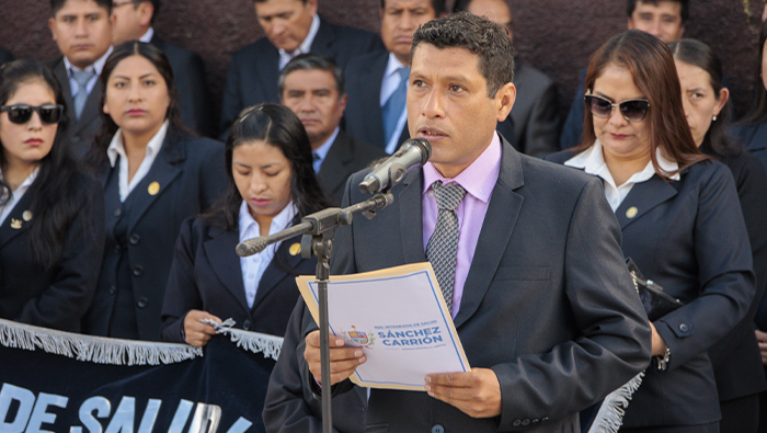 Imagen de la celebración del aniversario con la participación de los trabajdores de la red integrada de salud Sánchez Carrión.