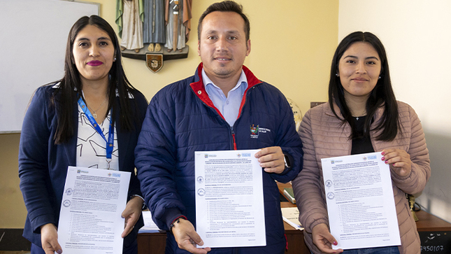 Firma del convenio entre la RISSC y  Municipalidad Distrital de Cachicadán