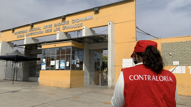 La Contraloría General detectó que la Universidad Nacional Jorge Basadre Grohmann (UNJBG) recibió mobiliario para el mejoramiento y ampliación el servicio educativo de la Facultad de Educación, Comunicación y Humanidades, a pesar de que la empresa proveedora incumplió con entregar los bienes de acuerdo a las especificaciones técnicas establecidas en el procedimiento de contratación que se inició en enero de este año. 