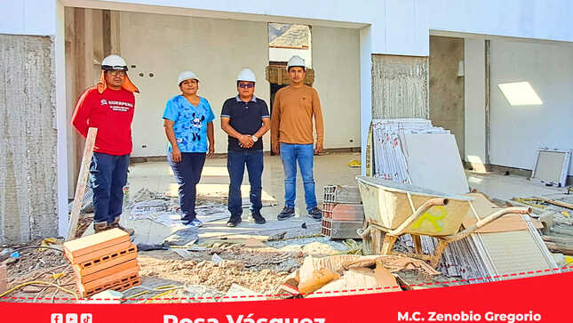 Visita guiada a la construcción del establecimiento de salud de Calango.