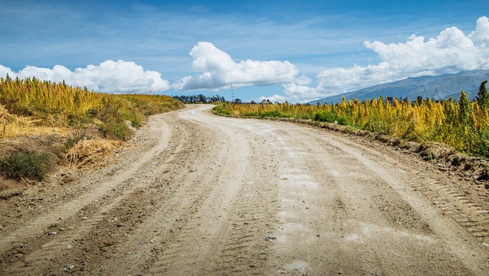 MUNICIPALIDAD DE SAN JERÓNIMO REALIZA MEJORA DE CAMINOS VECINALES EN LAS COMUNIDADES DEL DISTRITO.