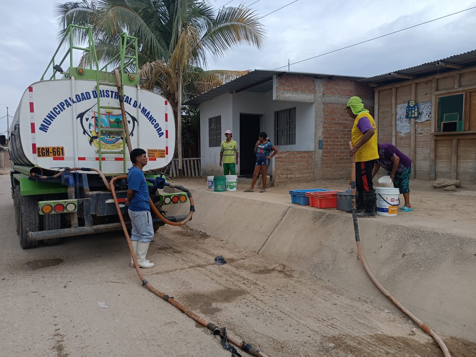 Cisterna Municipal abastece con agua potable a zonas que no cuentan con este servicio