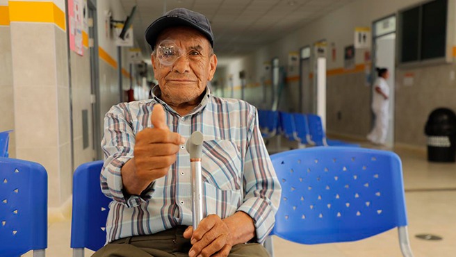 54 adultos mayores de Pichari encontraron luz y esperanza para sus ojos con cirugías de cataratas gratuitas