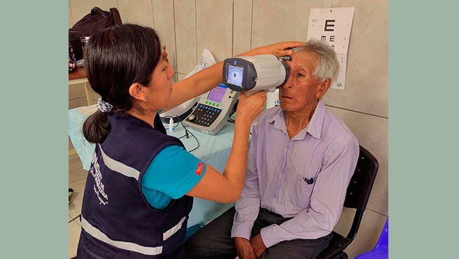 54 adultos mayores de Pichari encontraron luz y esperanza para sus ojos con cirugías de cataratas gratuitas