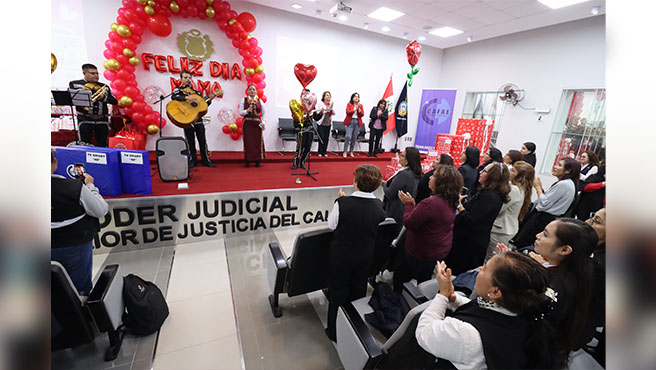 Números musicales interpretados por servidores judiciales amenizaron el homenaje por el dia de la madre judicial del Callao