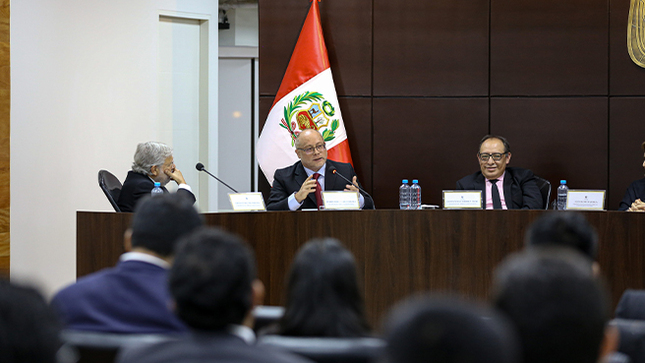 Magistrado Pedro Hernández presenta libro “El control del poder en el Estado Constitucional"