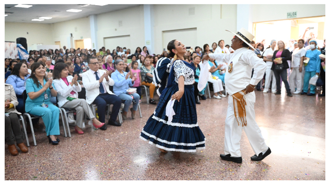 Las madres de la familia INSN recibieron un emotivo homenaje. 