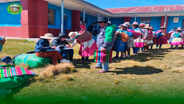 Entrega de Presentes por el Dia de le Madre