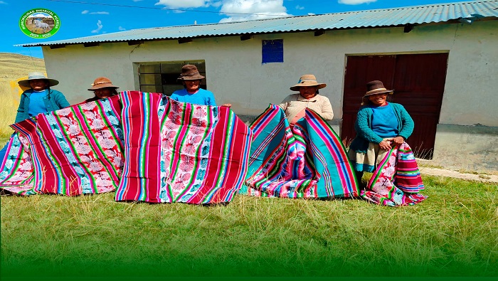 Entrega de Presentes por el Dia de le Madre
