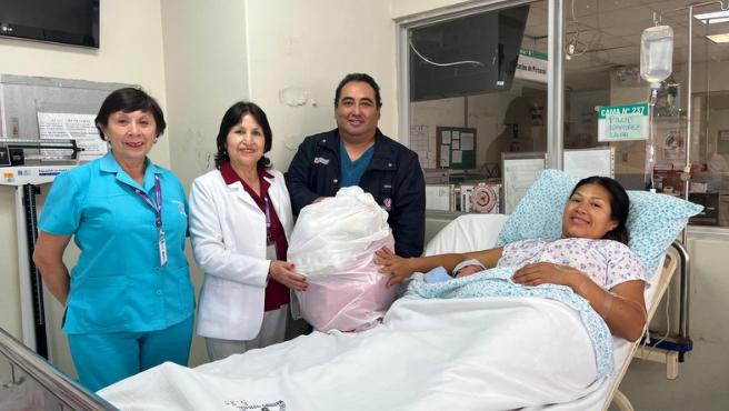 Instituto Nacional Materno Perinatal brinda reconocimiento a las primeras mamás del Día de la Madre