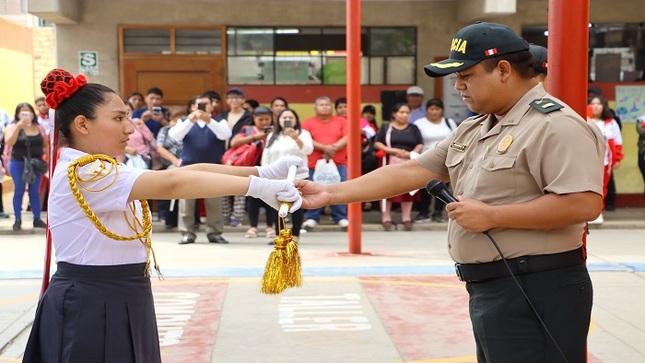 Regidora provincial participó en juramentación de policía escolar y brigadier 