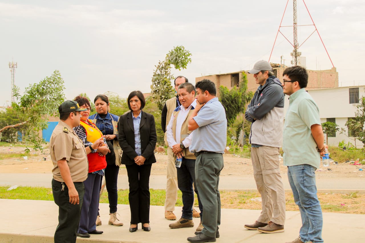 reunión en la inspección ocular del área