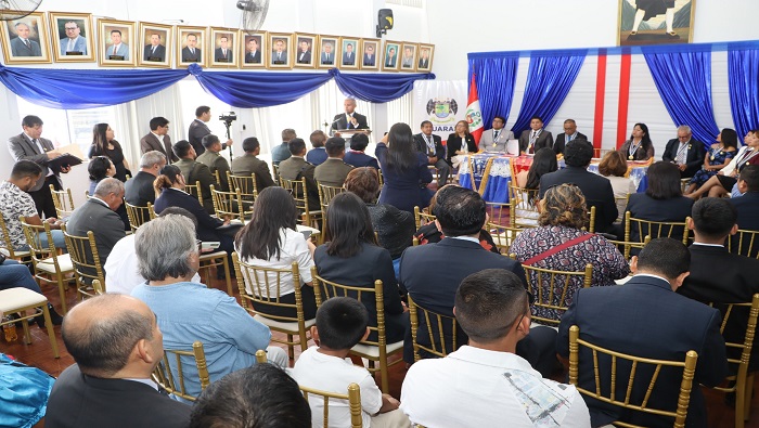 Sesi贸n solemne por los 48掳 aniversario de Huaral