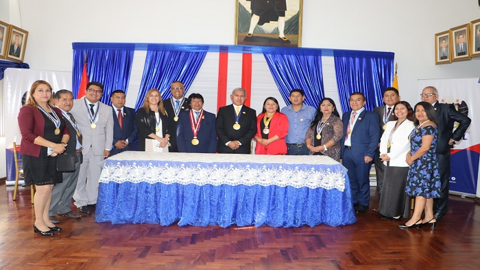 Sesi贸n solemne por los 48掳 aniversario de Huaral