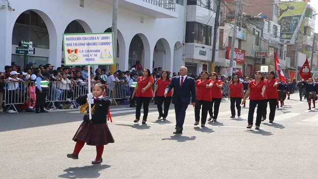 Desfile Cívico competitivo por el 48° Aniversario de la Provincia 