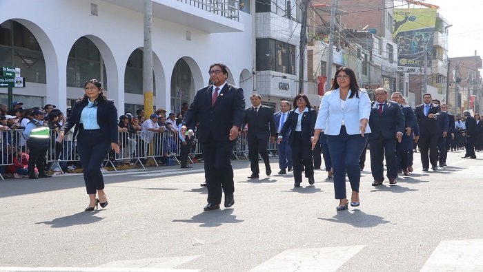 Desfile CΓvico competitivo por el 48Β° Aniversario de la Provincia