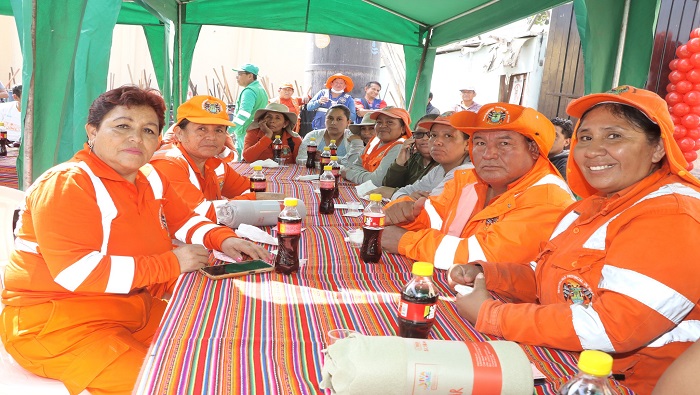 confraternidad con los obreros de servicios a la ciudad