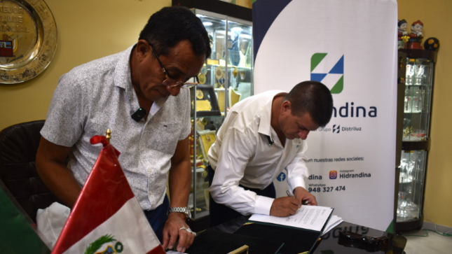 Firma en Casa Grande 