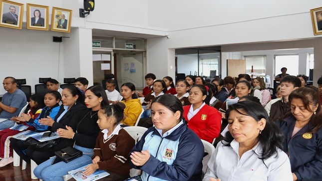 Premiaron a los estudiantes ganadores de los Juegos Florales 2024 por aniversario provincial 