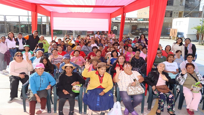 Mamitas del centro integral del adulto mayor