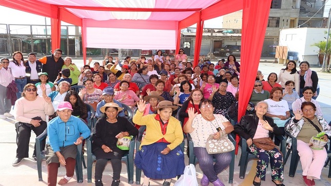 Mamitas del centro integral del adulto mayor