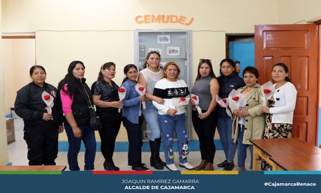 ❤️Este domingo 12 de mayo, mientras todo el país celebra el "Día de la Madre", la Municipalidad Provincial de Cajamarca desea honrar a las mujeres que, con amor y dedicación, desempeñan el rol de madre, emprendedora y pilar fundamental en sus hogares. En esta ocasión, queremos destacar el esfuerzo y la pasión de las madres participantes del taller de barbería, quienes demuestran día a día su compromiso por mejorar y crecer, tanto en su desarrollo personal como en el apoyo a sus familias.
¡Felicitaciones a todas las madres participantes del taller de barbería! Su fuerza, valentía y amor son inspiración para toda la comunidad cajamarquina. Que este día esté lleno de alegría, reconocimiento y amor para cada una de ustedes. Gracias por ser un ejemplo de superación y compromiso 💖💇♀️🎉